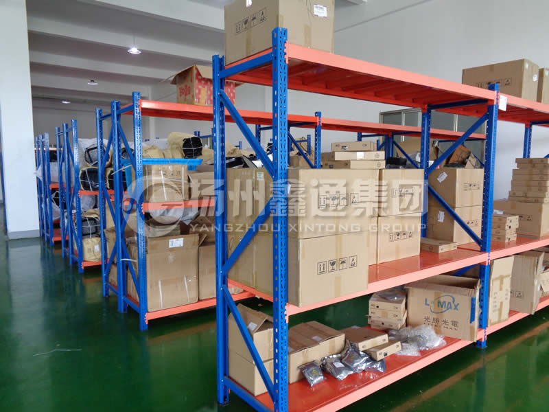 信號(hào)燈配件倉庫